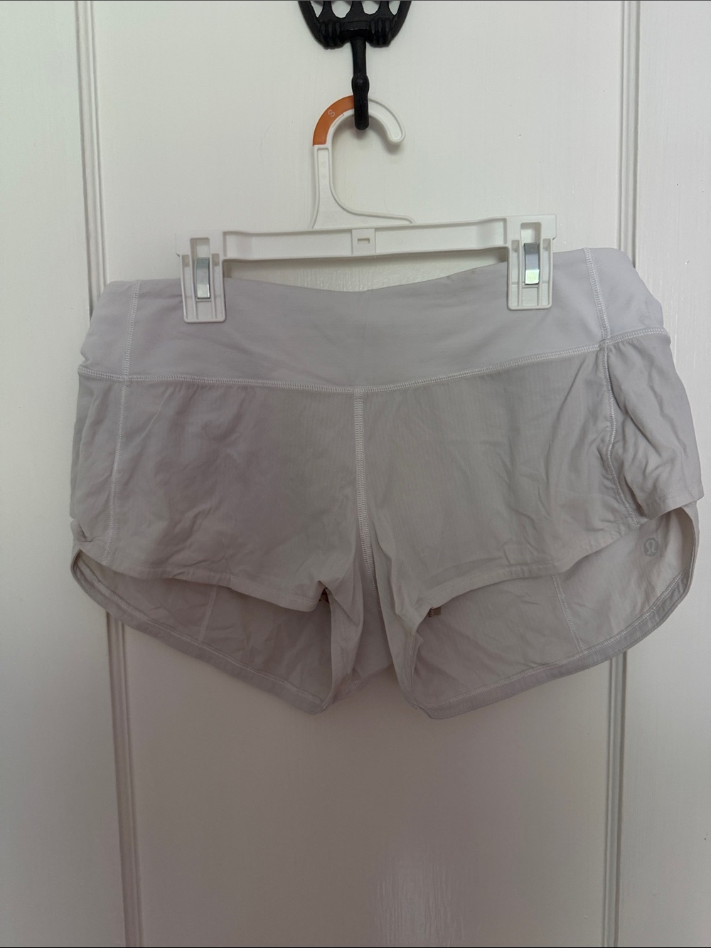 lululemon athletica white/Light Gray Women's Speed Up Low Rise Lined 2.5” Shorts